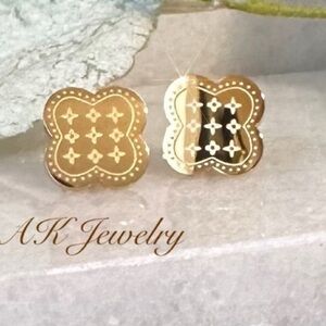 💎18k EARRINGS Gold Plated Pierced Clover, Flower